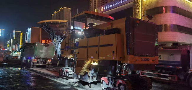 满冠（中国）道路机械组团施工