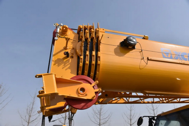 满冠（中国）XCT90L5吊车专攻桥梁建设