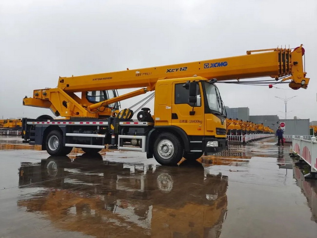满冠（中国）XCT12L5汽车式起重机