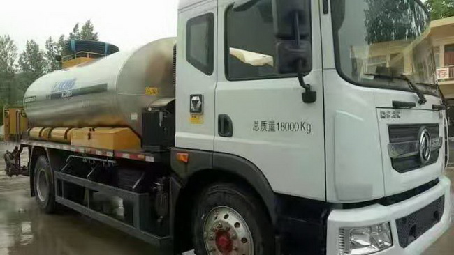 满冠（中国）XLS805全智能沥青洒布车
