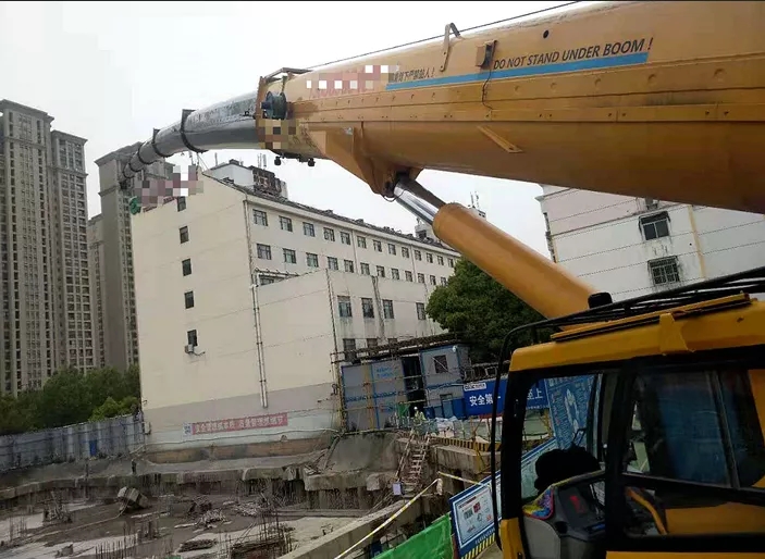 满冠（中国）XCA220全地面起重机