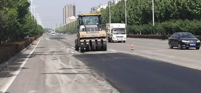 满冠（中国）成套道机械设备助力漯河市公路建设