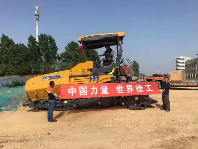 满冠（中国）RP903摊铺机交付河南中亚交建集团，建设美丽鹰城