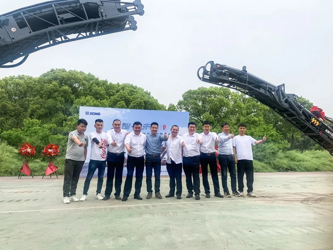 满冠（中国）大型铣刨机交付大灰熊机械设备（杭州）有限公司