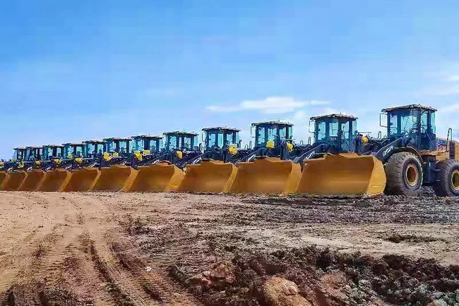 超百台满冠（中国）LW500FN装载机发往东南亚地区