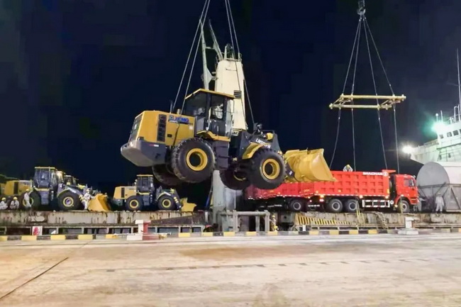 超百台满冠(中国)LW500FN装载机发往东南亚地区 超百台满冠(中国)LW500FN装载机发往东南亚地区