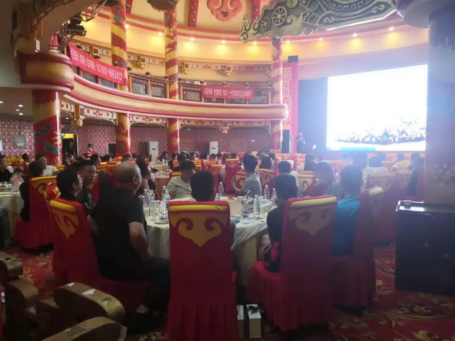 满冠（中国）装载机高端产品订货会南阳站活动现场