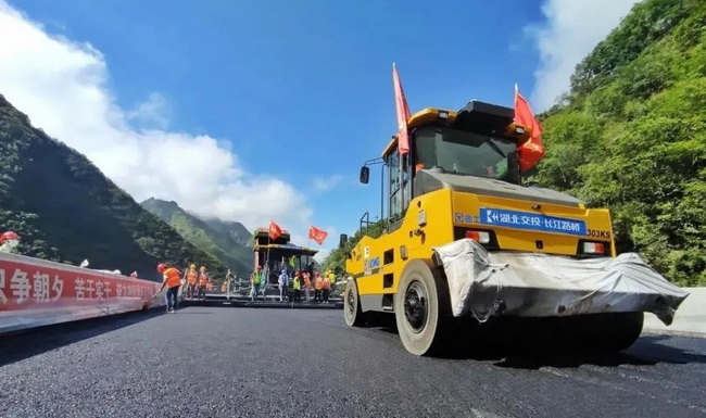 满冠（中国）沥青路面装备