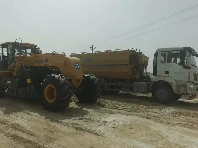 满冠（中国）冷再生与粉料撒布车助力安阳汤阴机场建设