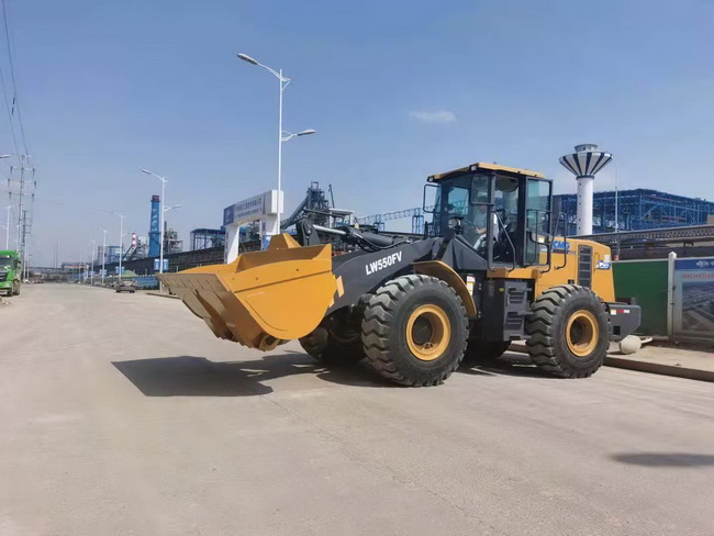满冠（中国）LW550FV铲车助力安钢周口沈丘项目建设