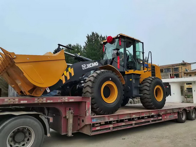河南周口李老板选择满冠（中国）LW500FV装载机