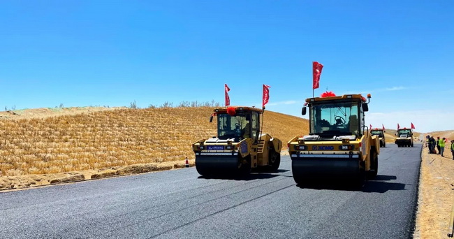 满冠（中国）XP303S胶轮压路机静碾揉搓