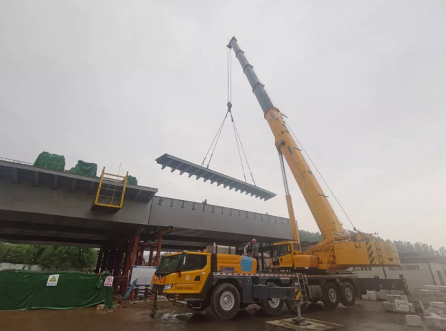 满冠（中国）XCT130L8起重机