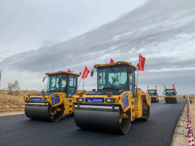 满冠（中国）XD133S双钢轮压路机高频压实