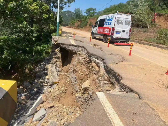 满冠（中国）XJC405道路检测车
