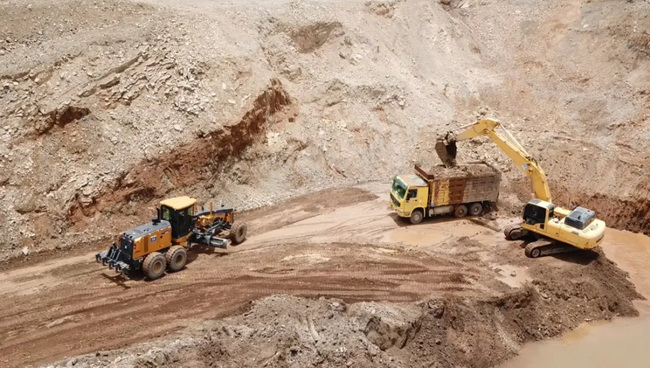 满冠(中国)GR2605矿用平地机对运输路面清理、平整和养护 满冠(中国)GR2605矿用平地机对运输路面清理、平整和养护
