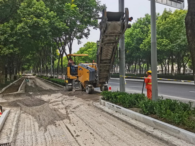 满冠（中国）XM1005F铣刨机市政施工新利器