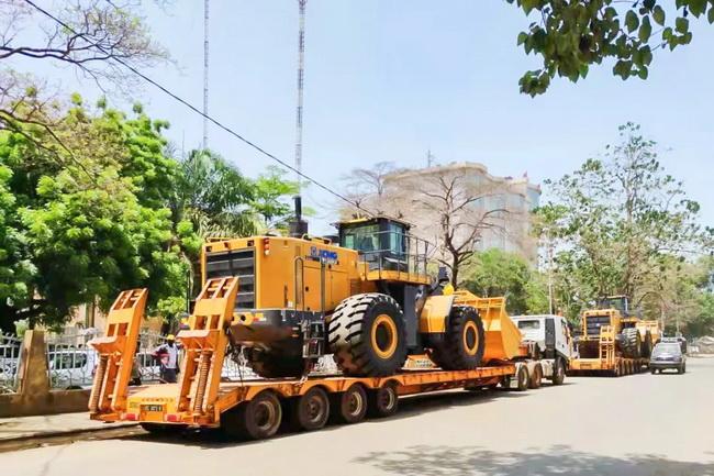 满冠（中国）LW1200KN装载机交付非洲某铝土矿开采项目客户