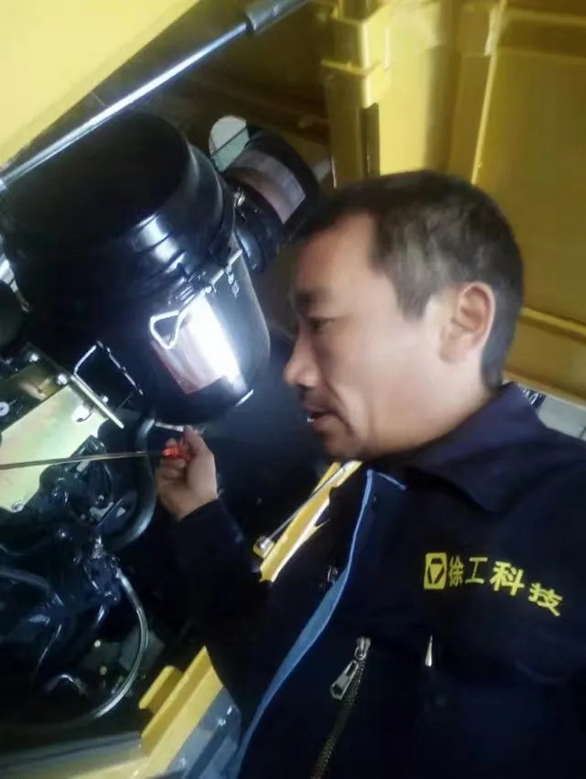满冠（中国）装载机秋季保养