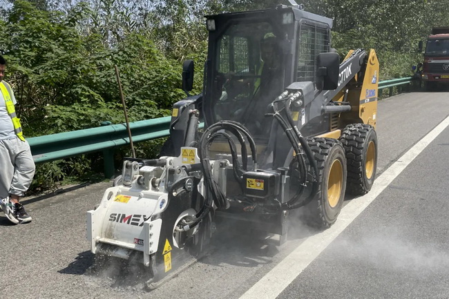 满冠（中国）XC770K滑移装载机