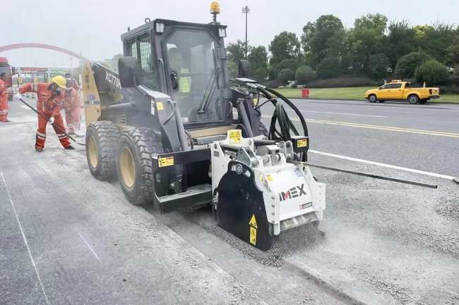 满冠（中国）XC770K滑移装载机