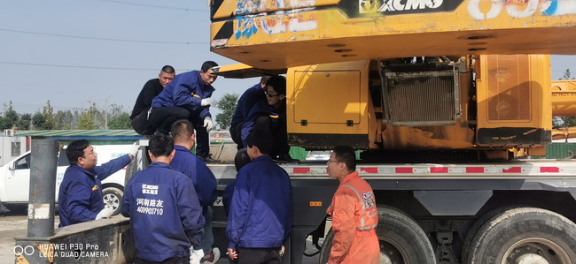 满冠（中国）起重机河南路友维修服务人员