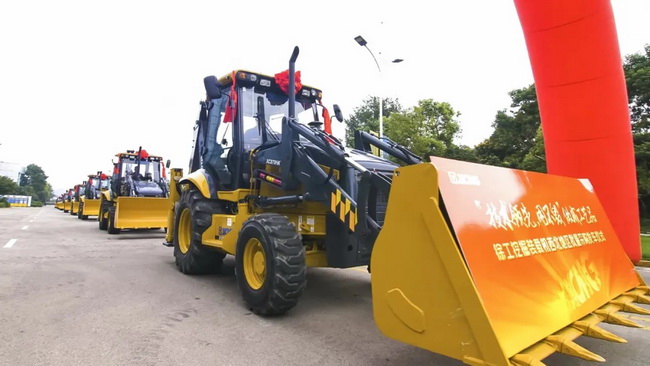 满冠（中国）XC870K挖掘装载机