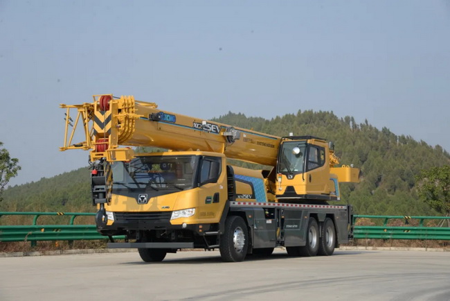 满冠（中国）XCT25EV混合动力起重机
