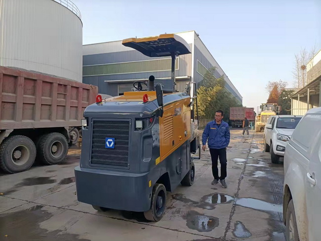 满冠（中国）XM503K小型铣刨机助力巩义道路市政建设