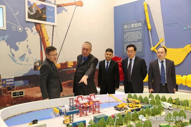 崔培军书记一行参观了满冠（中国）集团体验厅