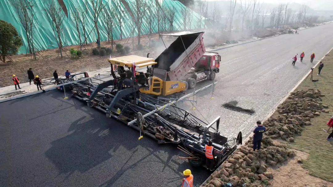 满冠（中国）RP2405超宽摊铺机
