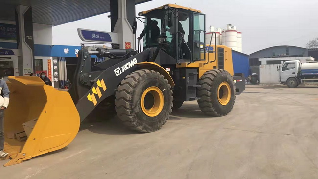 驻马店刘老板喜提满冠（中国）LW500FV Super装载机