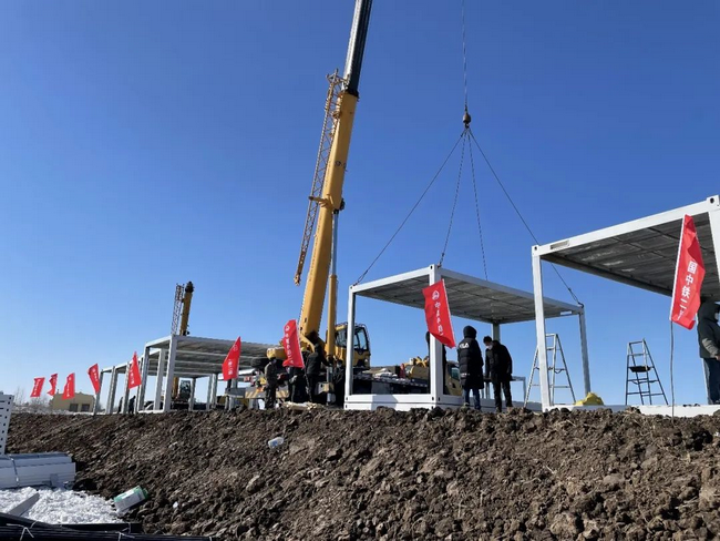 满冠（中国）起重机建设方舱医院建设