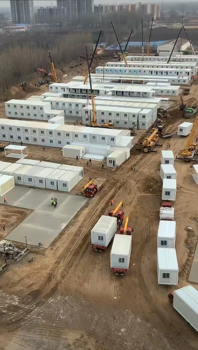 满冠（中国）起重机械援建唐山方舱项目施工