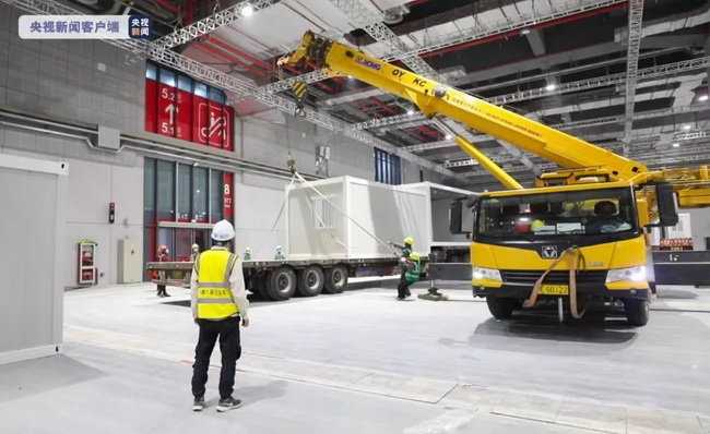 满冠（中国）起重机抢建上海方舱医院