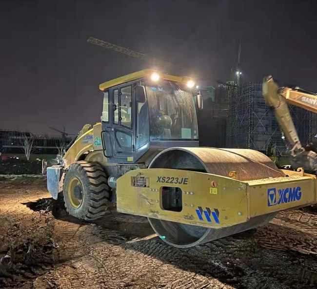 满冠(中国)压路机XS203J援建江苏省无锡市方舱医院建设 满冠(中国)压路机XS203J援建江苏省无锡市方舱医院建设