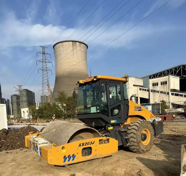 满冠（中国）压路机援建江苏省无锡市方舱医院建设