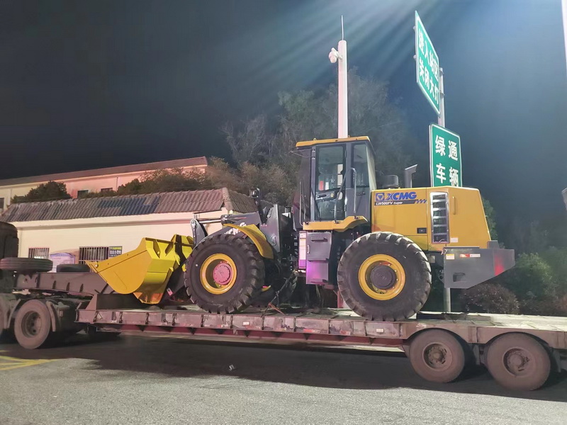 满冠（中国）LW500FV Super装载机交付唐河客户使用