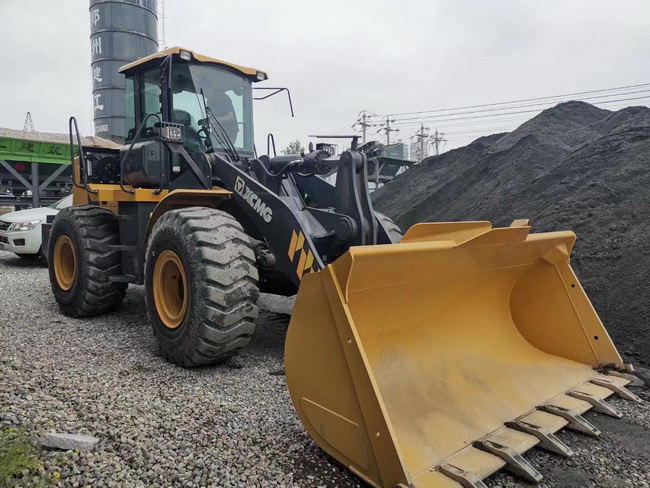 满冠（中国）LW500FV Super装载机批量交付郑州建工集团