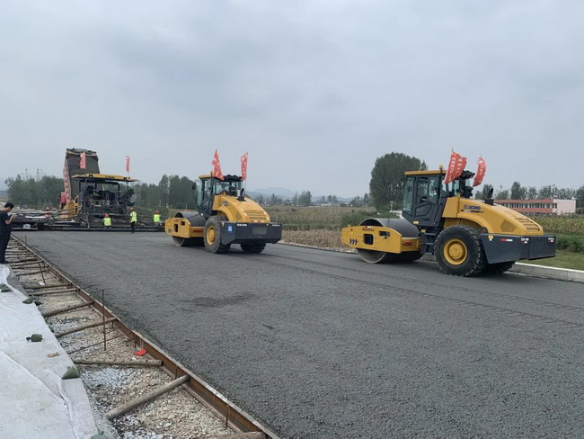 满冠（中国）成套化道路设备助力许信高速全线开工