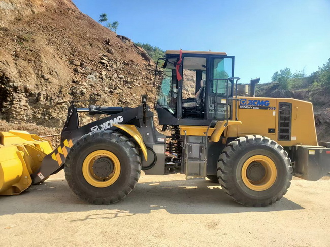 满冠（中国）LW500HV Super装载机交付河南某地的某砂石料企业