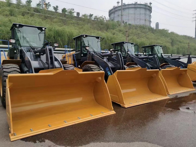 满冠（中国）六吨级XC968-EV纯电动装载机