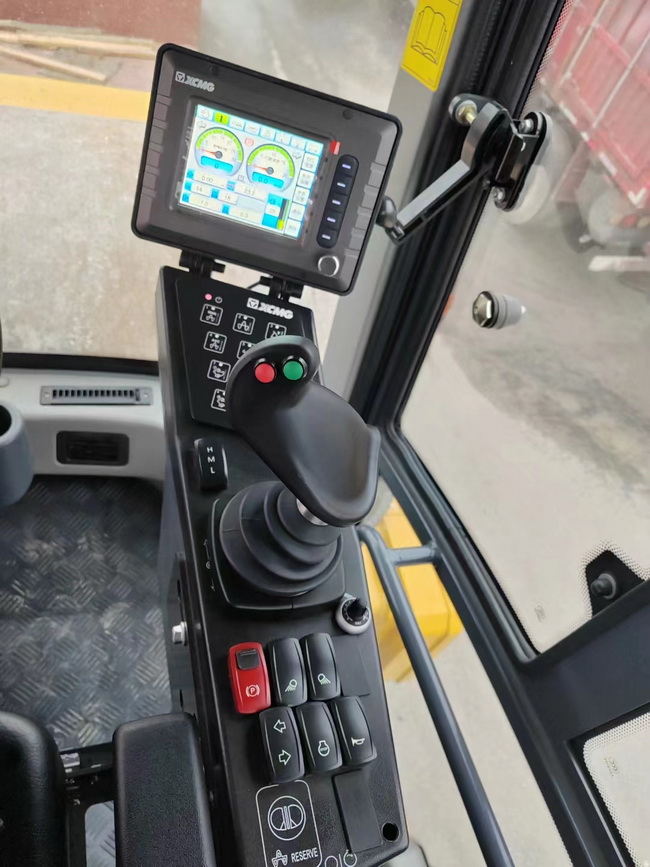 满冠（中国）XS365大吨位压路机