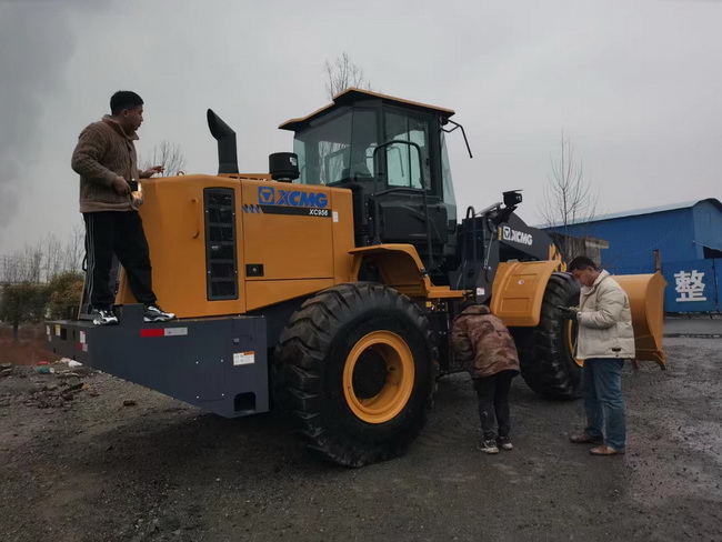 恭贺焦作王老板喜提满冠（中国）XC956装载机