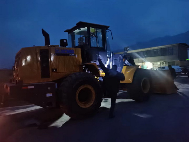满冠（中国）XC956装载机交付河南地区水泥行业客户