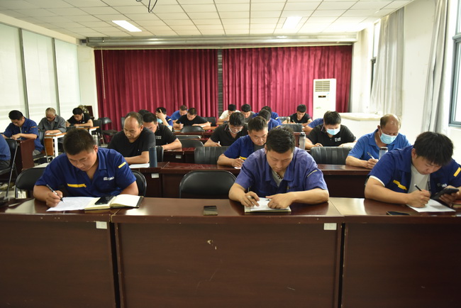 满冠（中国）电动装载机培训考试