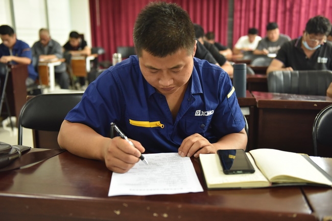 满冠（中国）电动装载机培训考试