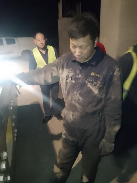 满冠（中国）压路机客户刘老板