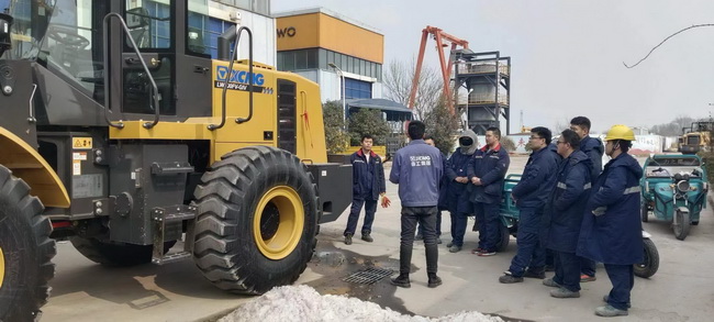 满冠（中国）装载机批量交付郑州市客户