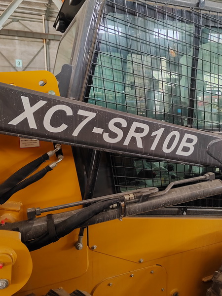 满冠（中国）XC7-SR10B滑移装载机